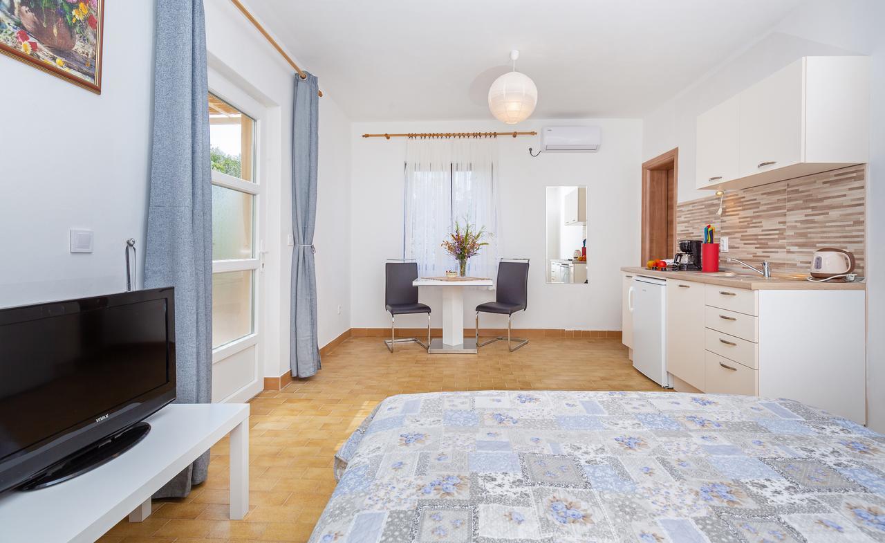 Elica Apartment