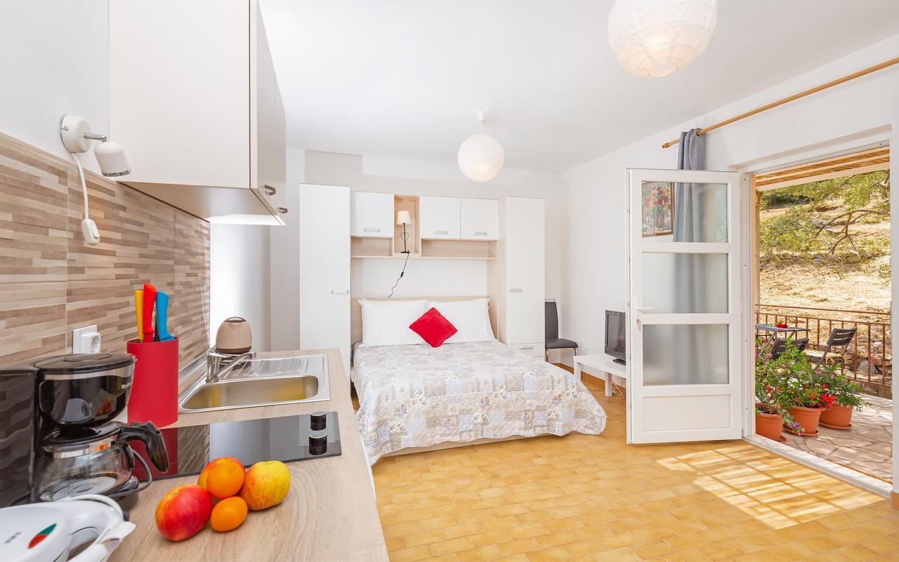 Elica Apartment